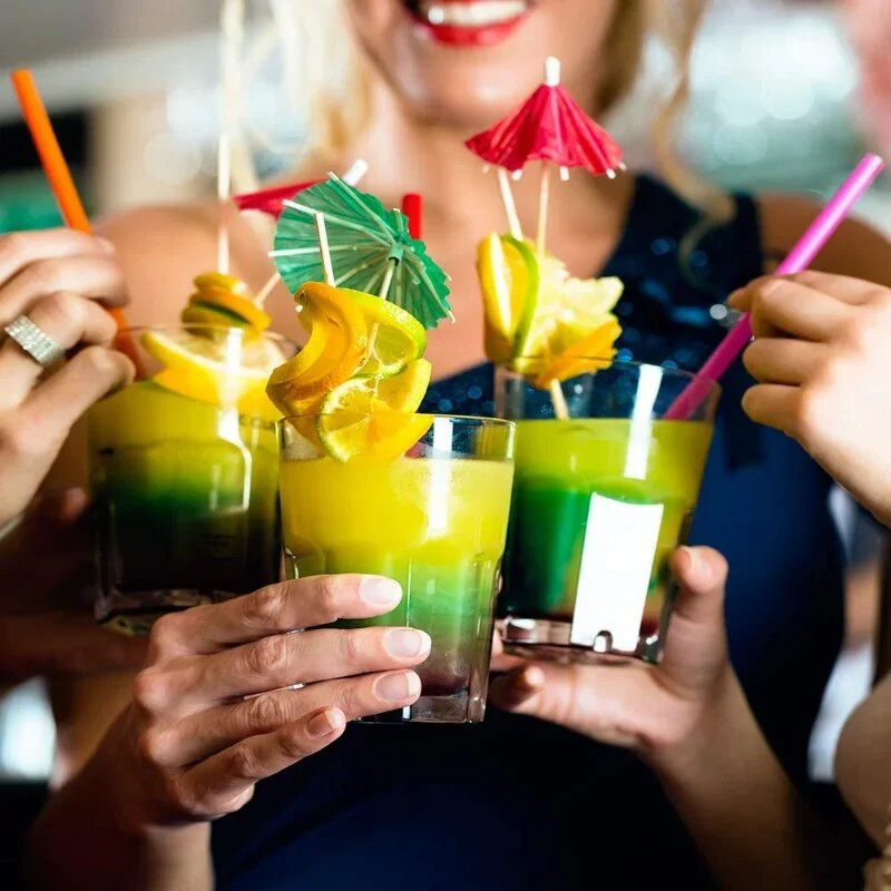 100 komada šarenih slamki za jednokratnu upotrebu, plastičnih slamki za piće, slamke za slamke za slamke za slamke za slamke za piće za rođendan, jednokratno kuhinjsko posuđe