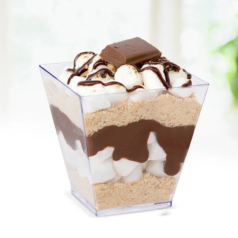 12/24 tk Mini magustoidu tassid 110 ml läbipaistev trapetsikujuline toidukonteiner vahusalve jaoks Pulmafestivali peolusikas kaasas