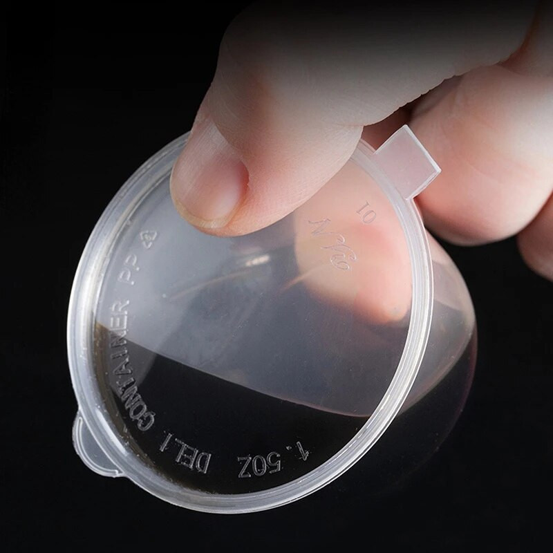 50 tk ühekordselt kasutatav kaasavõetav kastmetops, läbipaistev plastmahutid, hingedega kaantega toidukarp Korduvkasutatavad plasttopsid Pigmentvärvikarp