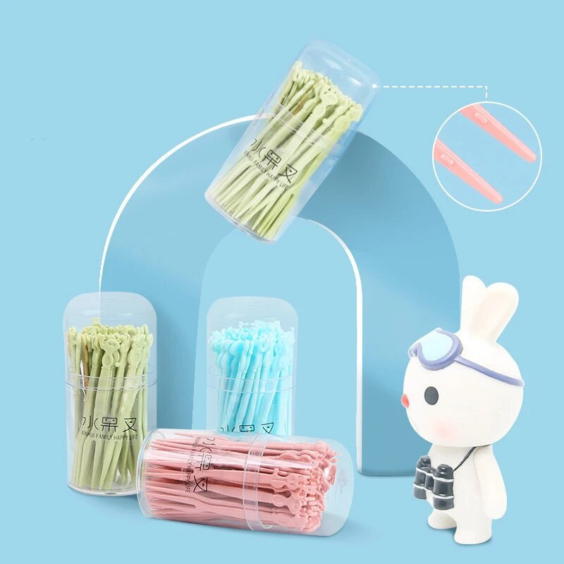 50 vnt/dėžutė Buitinė vaisių šakutė Mini vienkartinė plastikinė vaisių rinkinys vaikams užkandžių pyragas Desertinė maisto šakutė