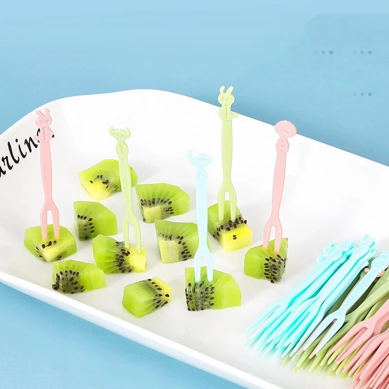 50 vnt/dėžutė Buitinė vaisių šakutė Mini vienkartinė plastikinė vaisių rinkinys vaikams užkandžių pyragas Desertinė maisto šakutė