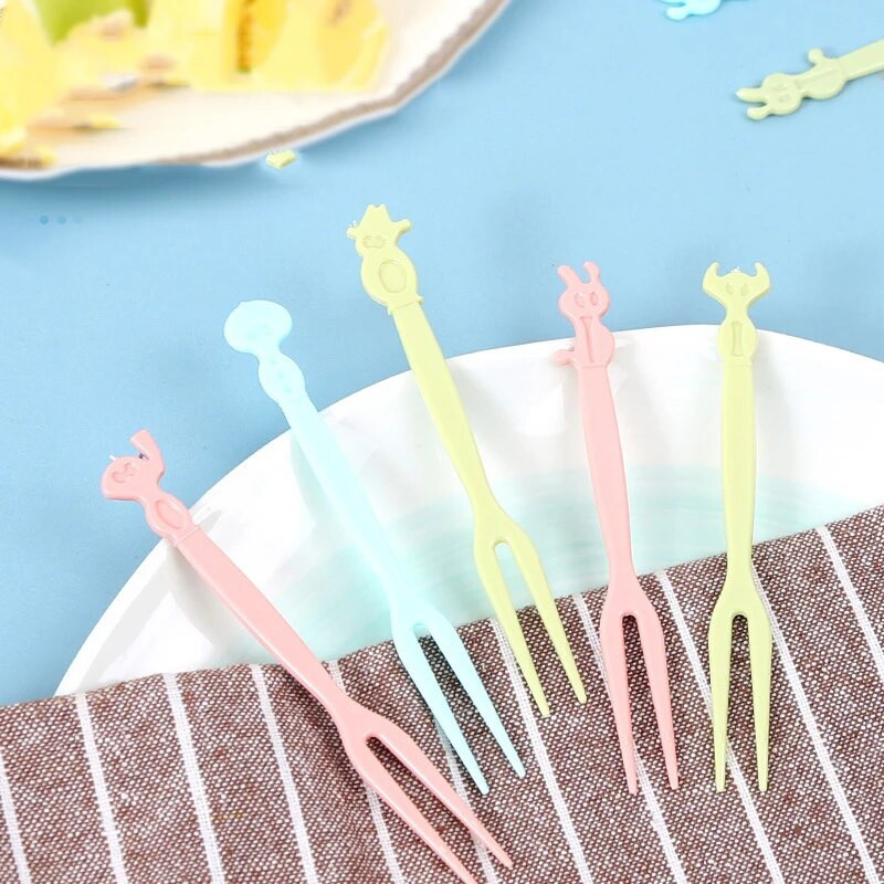 50 vnt/dėžutė Buitinė vaisių šakutė Mini vienkartinė plastikinė vaisių rinkinys vaikams užkandžių pyragas Desertinė maisto šakutė