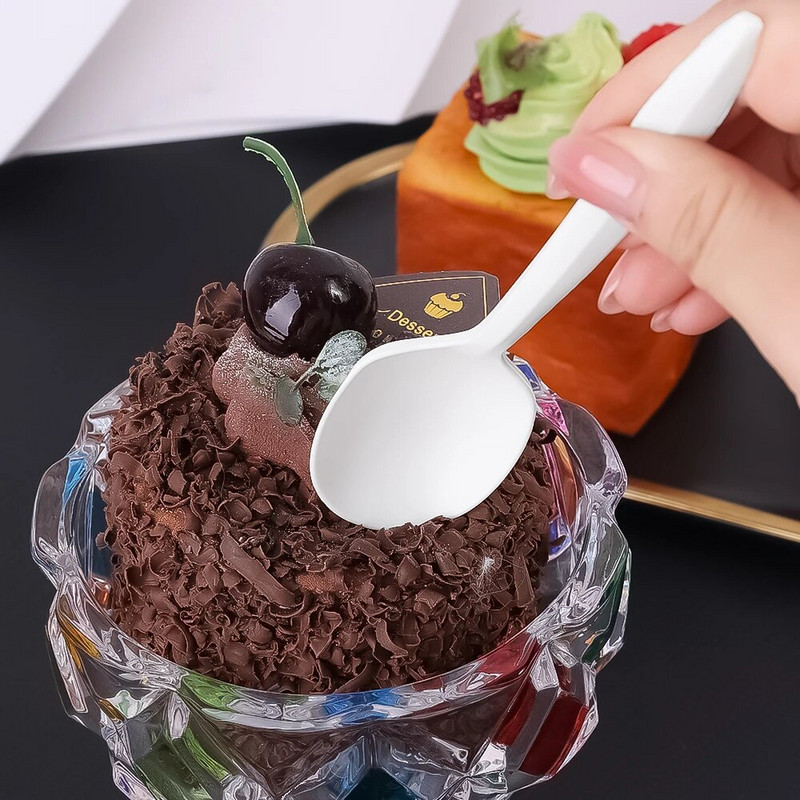 Vienkartiniai stalo įrankiai, natūralūs kukurūzai, suyrantys šakutės šaukštai, peiliai