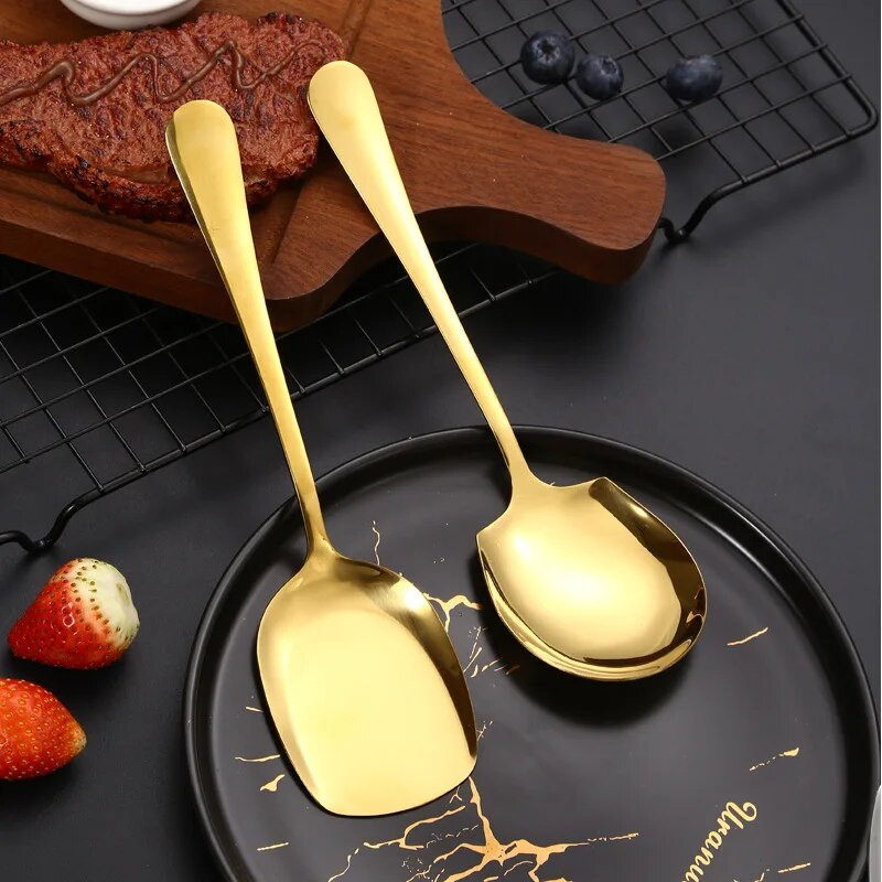 Kuldne roostevabast terasest toitlustuslusikas, suur riisilabidas lauanõud, pika varrega nelinurkne spaatliga köögividinad koju