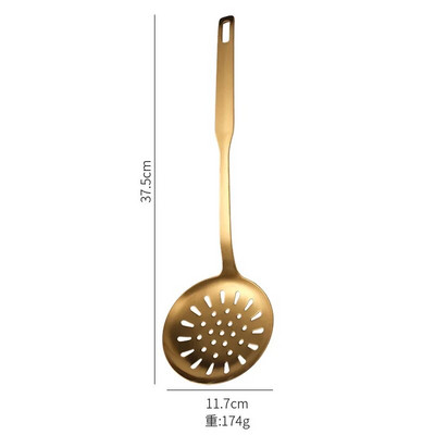 Köögis roostevabast terasest kuldsed kööginõud rippuvad korea stiilis mustriga kööginõud õhtusöögisupp lusikas praelabidas