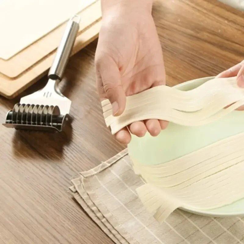 Εγχειρίδιο Noodle Cutter από ανοξείδωτο χάλυβα Noodle Peeler Multifunctional Vanilla Chive Noodles Cutter Roller Slicer Gadgets κουζίνας