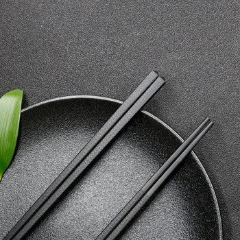 1 чифта китайски пръчици от черна сплав Хранителни пръчици за суши Многократно нехлъзгащи се бамбукови пръчици за храна, подходящи за съдомиялна машина