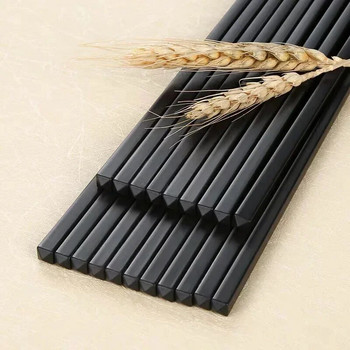 1 чифта китайски пръчици от черна сплав Хранителни пръчици за суши Многократно нехлъзгащи се бамбукови пръчици за храна, подходящи за съдомиялна машина