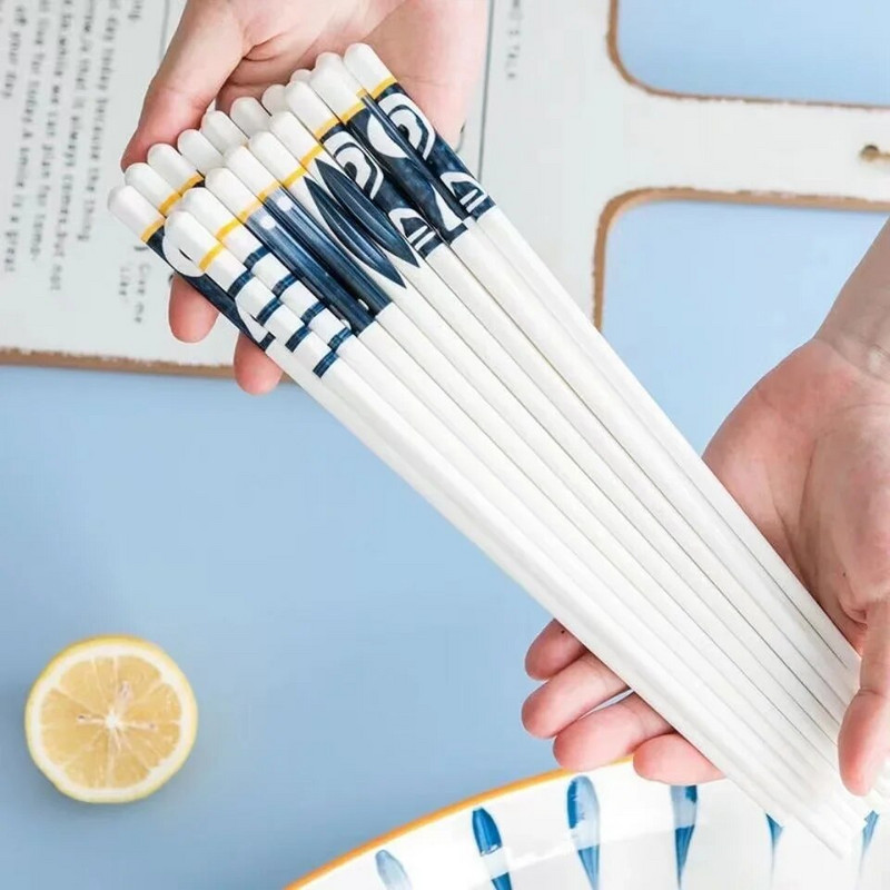 1 pár kék-fehér kerámia japán stílusú pálcika csont porcelán hosszú szusi háztartási pálcika