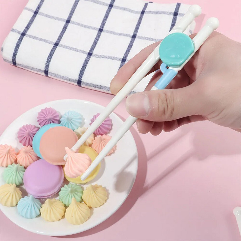 1 pár pálcika sushi baba gyerekeknek Rajzfilm ételpálcikák Könnyű használat Szórakoztató Tanulás Képzés Segítő edények Vacsora Játék Konyhai eszközök