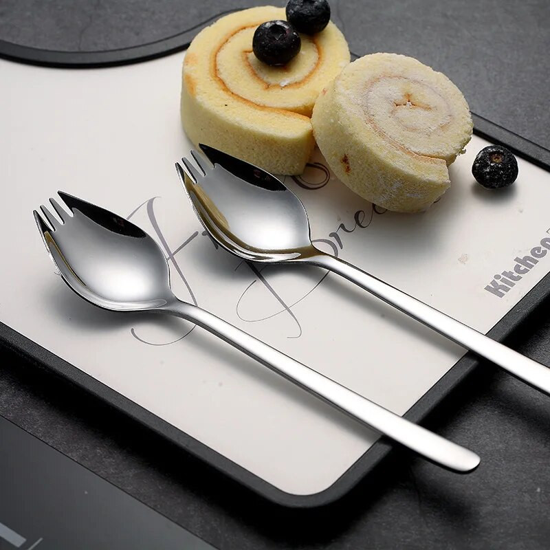 Rozsdamentes acél gyümölcsvilla kanál hosszú nyelű fagylalt saláta desszert étkészlet Kényelmes nyugati többfunkciós ezüst Spork