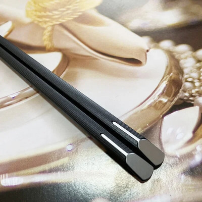 1 Ζεύγη Ιαπωνικών κινέζικων τσοπ ξυλάκια Hot Pot Sushi Sticks Επαναχρησιμοποιήσιμα μεταλλικά κορεάτικα ξυλάκια επιτραπέζια σκεύη από κράμα υγιεινής διατροφής