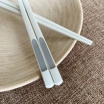 1 Ζεύγη Ιαπωνικών κινέζικων τσοπ ξυλάκια Hot Pot Sushi Sticks Επαναχρησιμοποιήσιμα μεταλλικά κορεάτικα ξυλάκια επιτραπέζια σκεύη από κράμα υγιεινής διατροφής