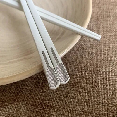 1 Ζεύγη Ιαπωνικών κινέζικων τσοπ ξυλάκια Hot Pot Sushi Sticks Επαναχρησιμοποιήσιμα μεταλλικά κορεάτικα ξυλάκια επιτραπέζια σκεύη από κράμα υγιεινής διατροφής