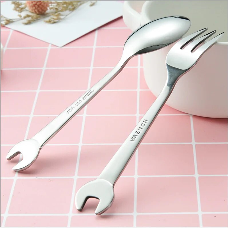 1 db kreatív csavarkulcs alakú étkészlet Otthoni konyha rozsdamentes acél villa kanál ajándék gyümölcs desszert saláta villa evőeszköz