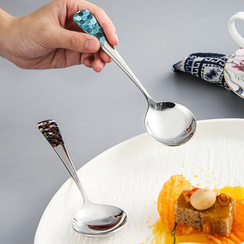 304 rozsdamentes acél koreai stílusú kis kerek kanál pálcika kanál dombornyomott dudor kis kanál pálcika evőeszköz készlet étkészlet