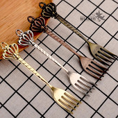 Vacclo 1PC Retro Crown Mini Fruit Fork Vintage magustoidu kook Melon Cute Fork Köök lauanõud Kingitus Kohvipoe Tass Kruusi Dekoratsioon