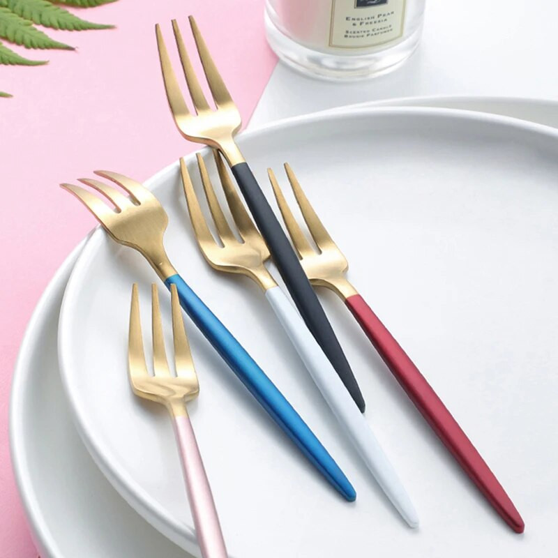 1 db Gyümölcsvilla 304 Rozsdamentes acél tortavillák Fekete arany Színes teavilla étkészlet Snail Fork Hotel Party Restaurant