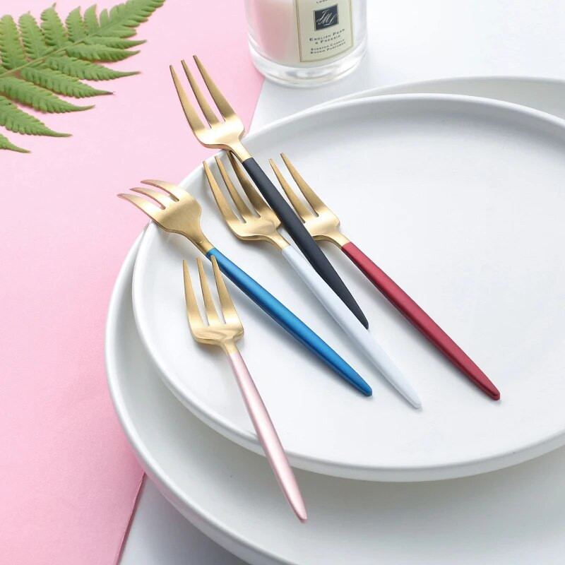 1 db Gyümölcsvilla 304 Rozsdamentes acél tortavillák Fekete arany Színes teavilla étkészlet Snail Fork Hotel Party Restaurant