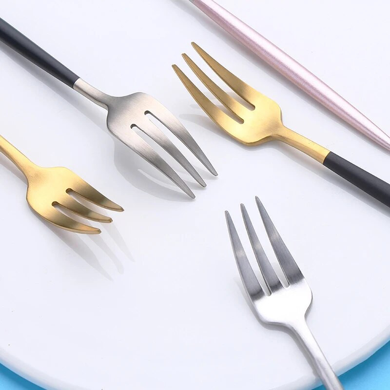 1 db Gyümölcsvilla 304 Rozsdamentes acél tortavillák Fekete arany Színes teavilla étkészlet Snail Fork Hotel Party Restaurant