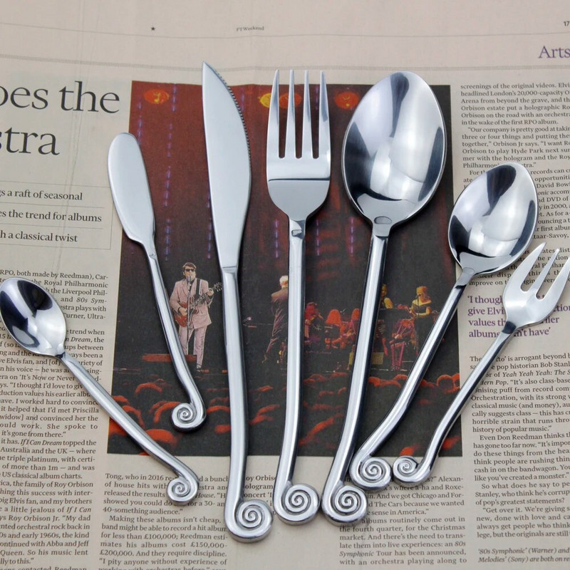 Kuuma loomingulise disainiga teokujuline käepidemega sööginõude komplekt Roostevabast terasest sepistatud käsitöö, peegli Poola kuulus köögiriistade komplekt