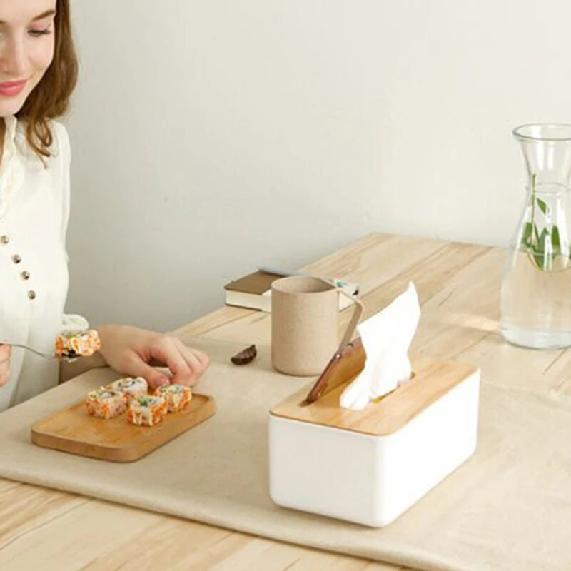 Lihtne valge ristkülikukujuline salvrätikukarp, puidust kaanehoidja hotellisahtel, valgusküllane, paksendatud ärikontor söögituba, salvrätikukarp