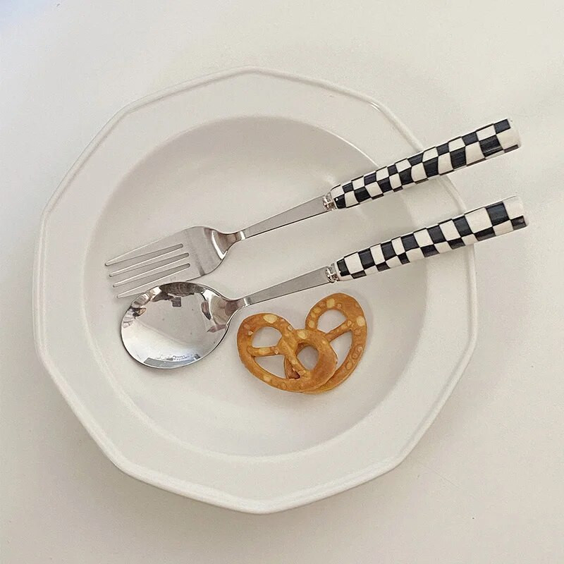 Roostevabast terasest nugade kahvli lusikas malelauaga keraamilise käepidemega Köögi sööginõude magustoidu kahvli nuga lusikaga lauanõude komplekt