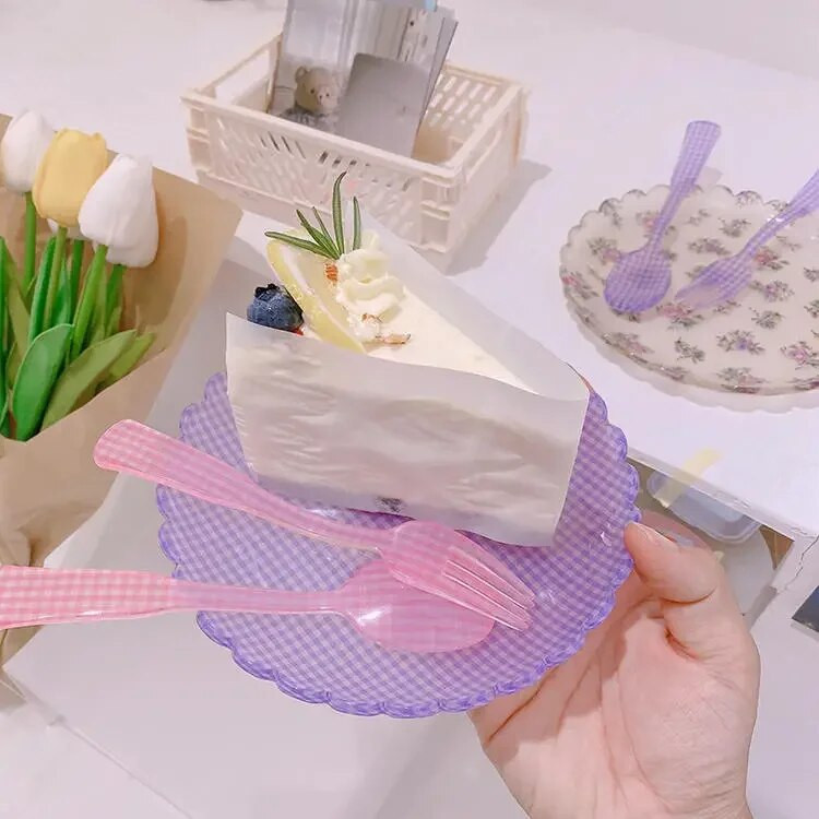 Műanyag desszerttálca akril tortatál rácsmintás Spork virágos tányérok dekoratív esküvői party születésnapi gyümölcstál kanál villa