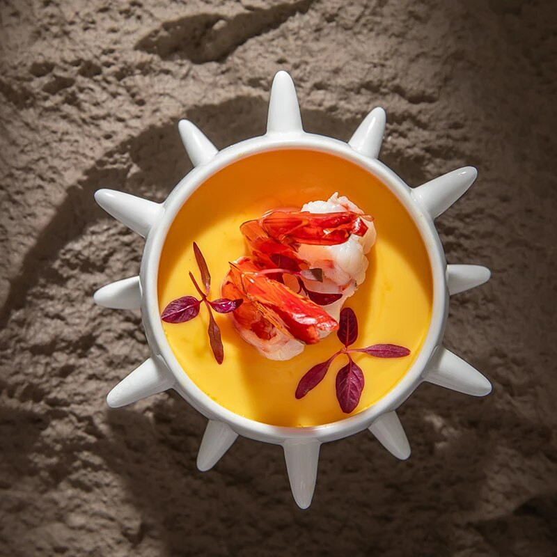 Tiszta fehér kerámia étkészlet, Tengeri sün csésze, párolt sütemény, desszert, édes leves, egészségtál, gyümölcstál, étterem, konyha