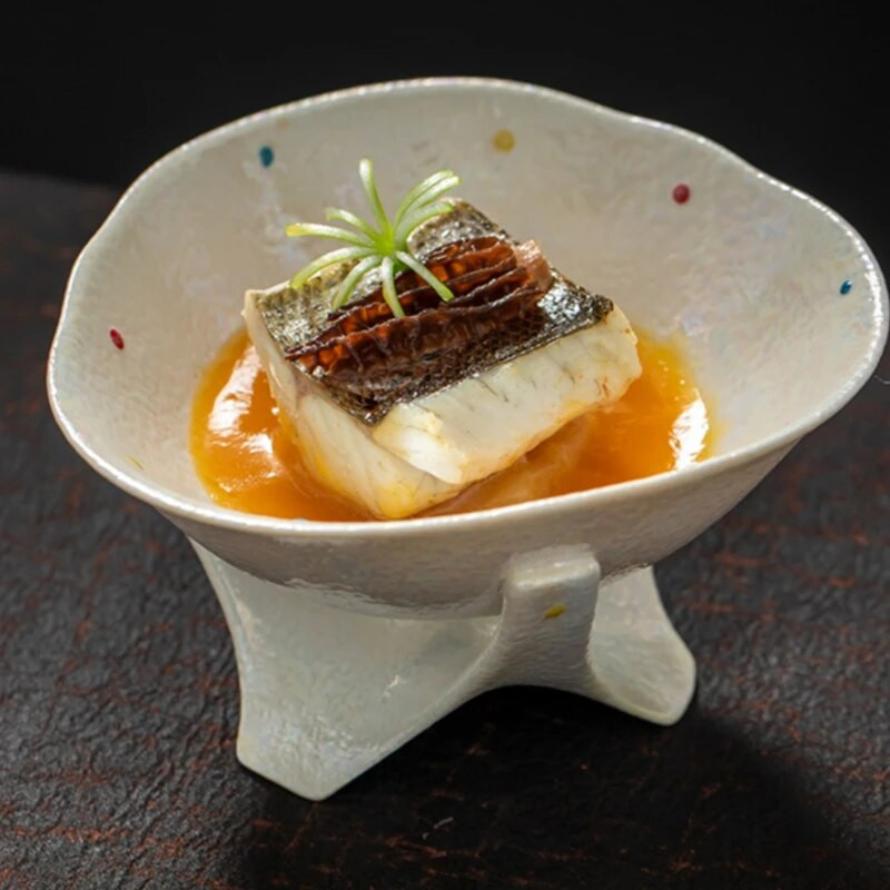 Különleges formájú kerámia snack tál színes gyöngymázas kerámia előétel molekuláris edények Yijing nyugati étel étkészlet