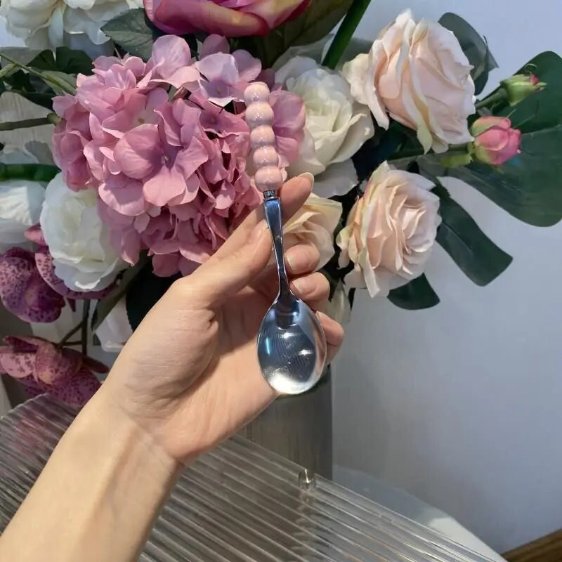 Internetes híresség háztartási üveg buboréktál, divatos, könnyű luxus salátástál, masni lány szívű desszert, cserepes fagylalttál