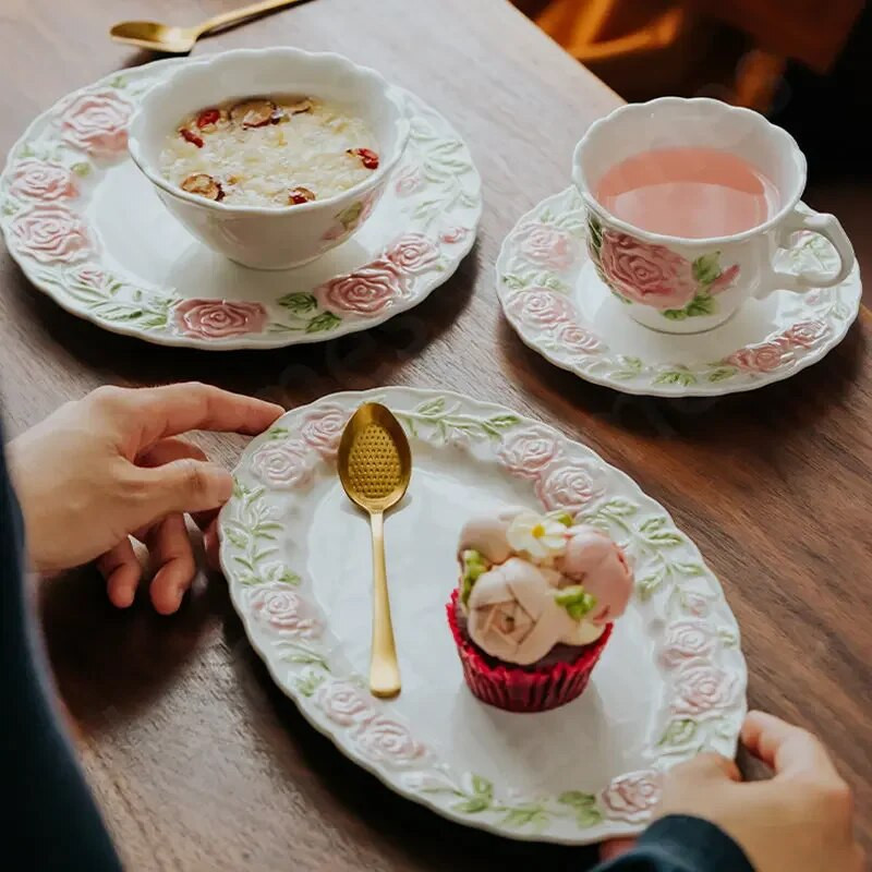Máz alatti színű Retro kávéscsésze és tányérok Modern Relief Rose Vacsora tányér Steak Tészta Kenyér Szendvics Saláta Desszert tál készlet