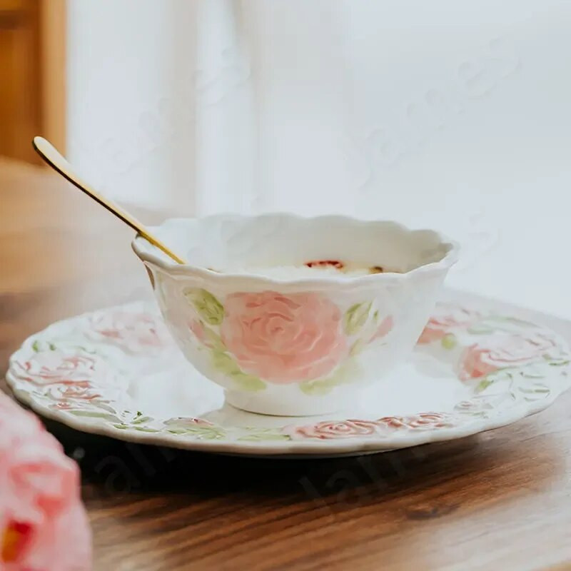 Máz alatti színű Retro kávéscsésze és tányérok Modern Relief Rose Vacsora tányér Steak Tészta Kenyér Szendvics Saláta Desszert tál készlet