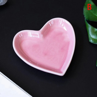 1 ks Keramický jedálenský stôl v tvare srdca, bočný tanier, miska na občerstvenie, ovocný tanier, tanier na šperky, úložný tanier na lásku, riad
