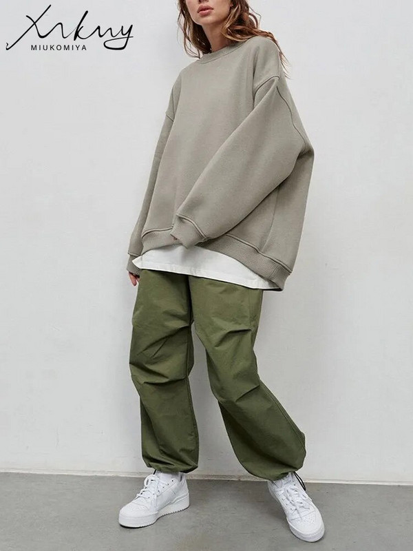 MiuKoMiYa Jednofarebné nadrozmerné mikiny pre ženy, zamatové zimné topy s výstrihom do O, flísové mikiny s kapucňou