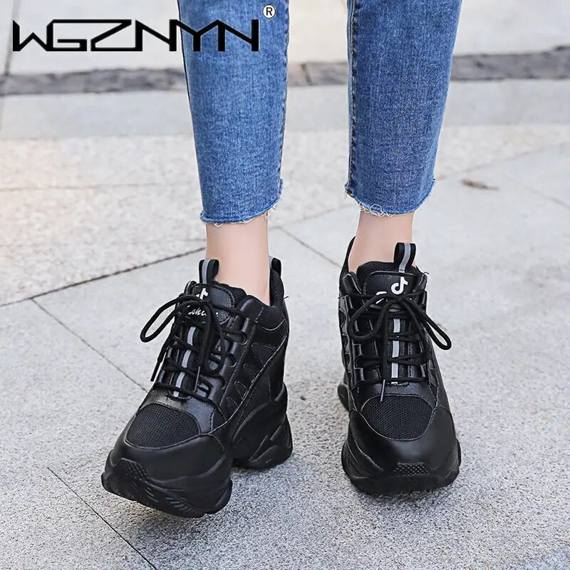 Jarné dámske členkové čižmy 2023 Módne zimné dámske platformové topánky na kline s výškou 10 cm, kožené ležérne topánky, dámske hrubé čierne tenisky