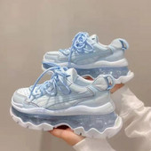 Moteriški laisvalaikio batai su aukštu padu storu padu 2023 m. pavasario ir vasaros naujo stiliaus mados laisvalaikio kūno rengybos turizmo bėgimo sportbačiai