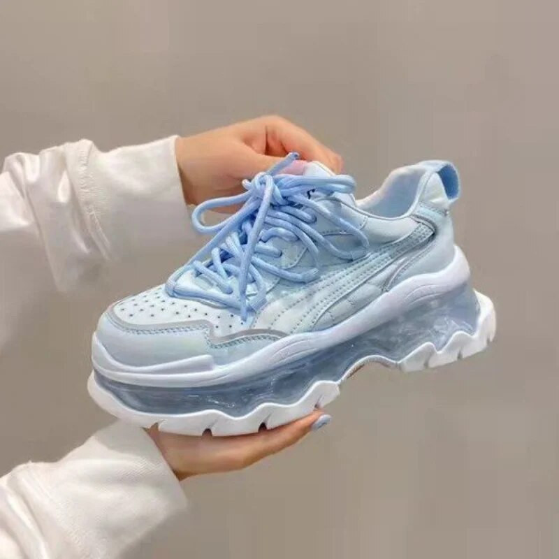 Moteriški laisvalaikio batai su aukštu padu storu padu 2023 m. pavasario ir vasaros naujo stiliaus mados laisvalaikio kūno rengybos turizmo bėgimo sportbačiai