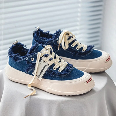 Módne džínsové pánske topánky Leto 2022 Nový trend s hrubou podrážkou, ležérne pánske topánky, pohodlné malé biele topánky, značkové plátené topánky pre mužov