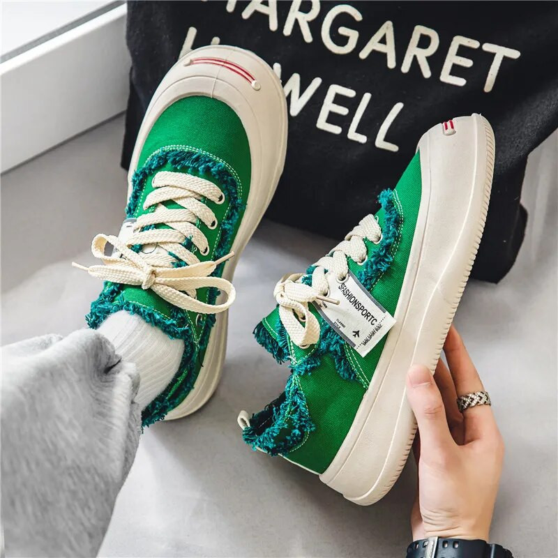 Módne džínsové pánske topánky Leto 2022 Nový trend s hrubou podrážkou, ležérne pánske topánky, pohodlné malé biele topánky, značkové plátené topánky pre mužov