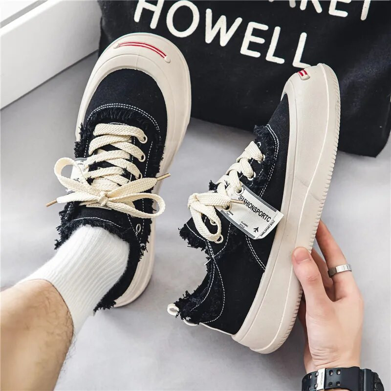 Módne džínsové pánske topánky Leto 2022 Nový trend s hrubou podrážkou, ležérne pánske topánky, pohodlné malé biele topánky, značkové plátené topánky pre mužov