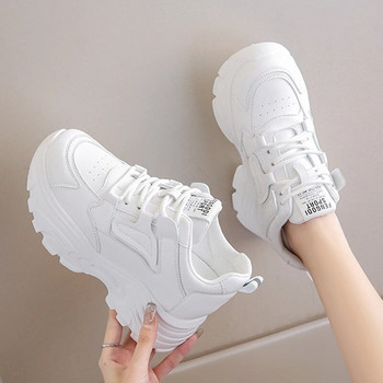 Бели дамски маратонки на платформа 2024 г. Пролетни обувки с връзки и дебело дъно Вулканизирани обувки Дамски дишащи спортни обувки от изкуствена кожа Дамски