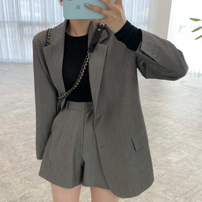 Retro uredska dama Široka siva jakna s dva gumba na rever Visoka struka Kratka odijela širokih nogavica Raznolika ležerna crna odijela Moda