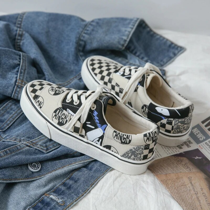 2023 Pantofi de pânză casual pentru bărbați cu graffiti de vară pantofi de skateboard cu blocare a culorii în carouri pantofi vulcanizați de modă ușoare 44