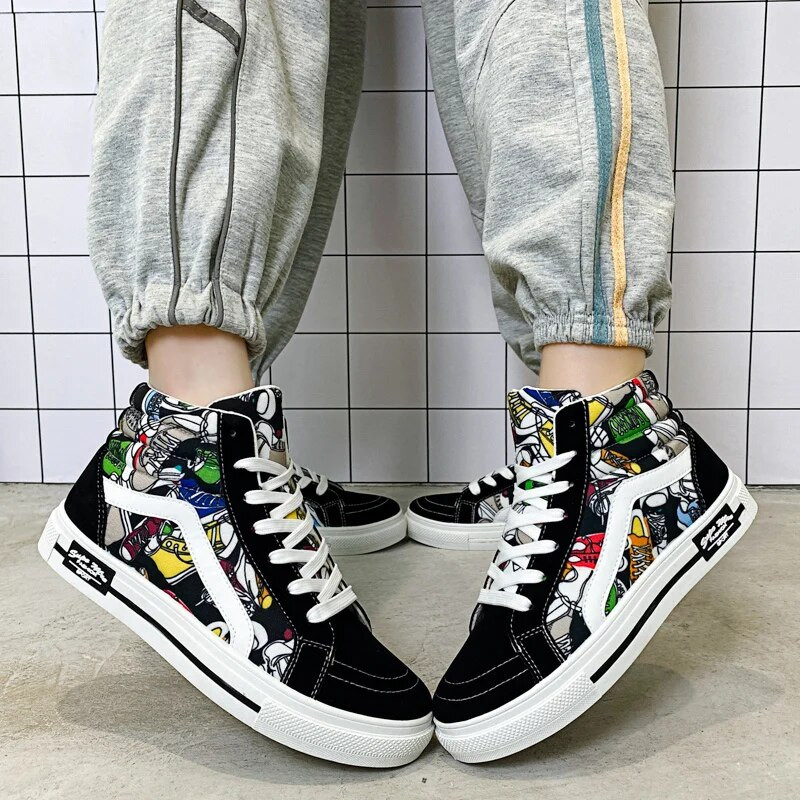 Módne graffiti potlačené pánske plátené topánky farebné dizajnérske plátené tenisky pánske vysoké ležérne topánky priedušné skateboardové topánky