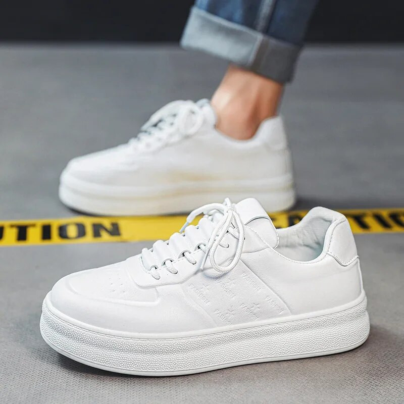 Pánske ležérne tenisky 2023 Letná módna šnurovacia platforma Nízka športová obuv pre mužov Odolné protišmykové topánky v bielej farbe
