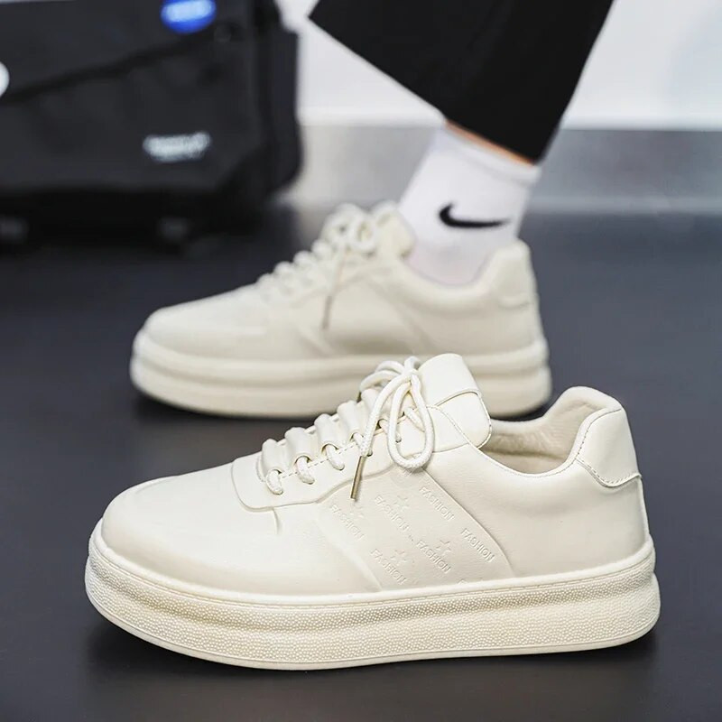 Pánske ležérne tenisky 2023 Letná módna šnurovacia platforma Nízka športová obuv pre mužov Odolné protišmykové topánky v bielej farbe
