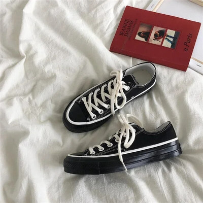 Módne trendy plátené topánky pre mužov, čierne v štýle Harajuku, párové skateboardové topánky, ležérne okrúhle špičky so šnurovaním a vulkanizovaným spodným dielom.