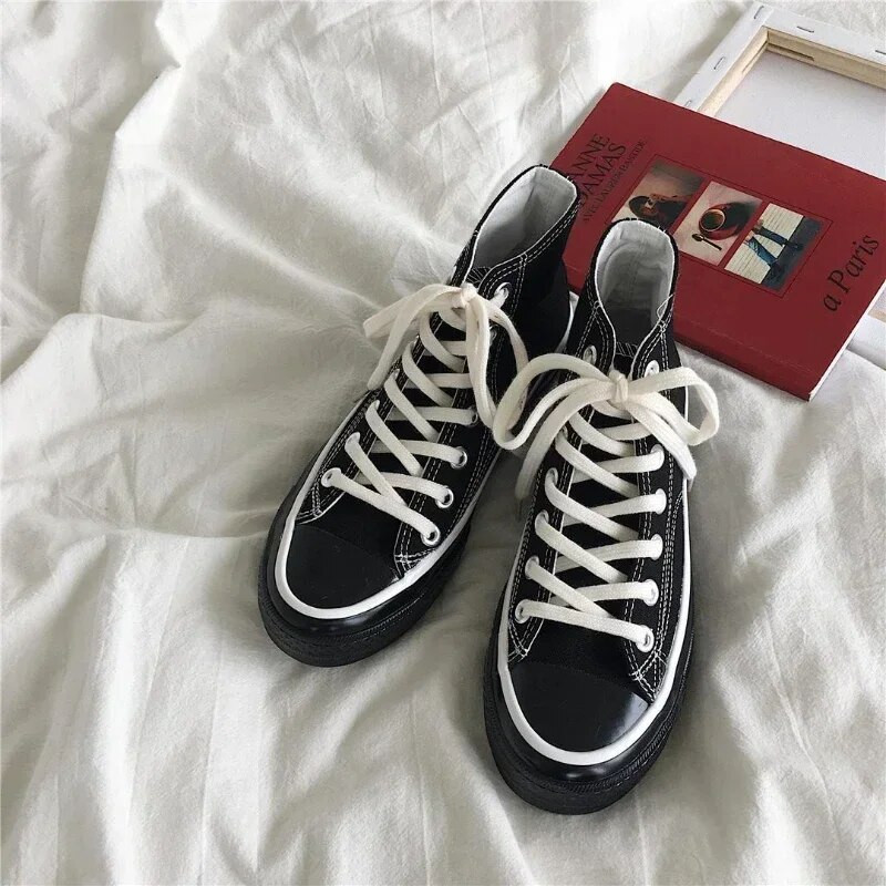 Módne trendy plátené topánky pre mužov, čierne v štýle Harajuku, párové skateboardové topánky, ležérne okrúhle špičky so šnurovaním a vulkanizovaným spodným dielom.