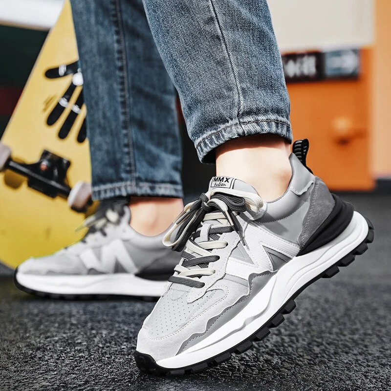 Új márka Férfi futócipők Kényelmes kocogócipők Design bőr tornacipők Légáteresztő sportcipők Sportos edzőcipők